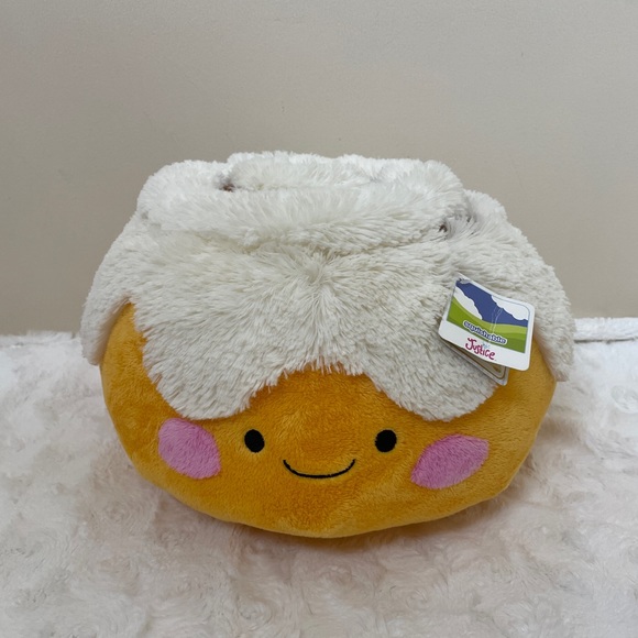 SQUISHABLES CINNAMON BUN JUSTICE EXCLUSIVE - Picture 1 of 2